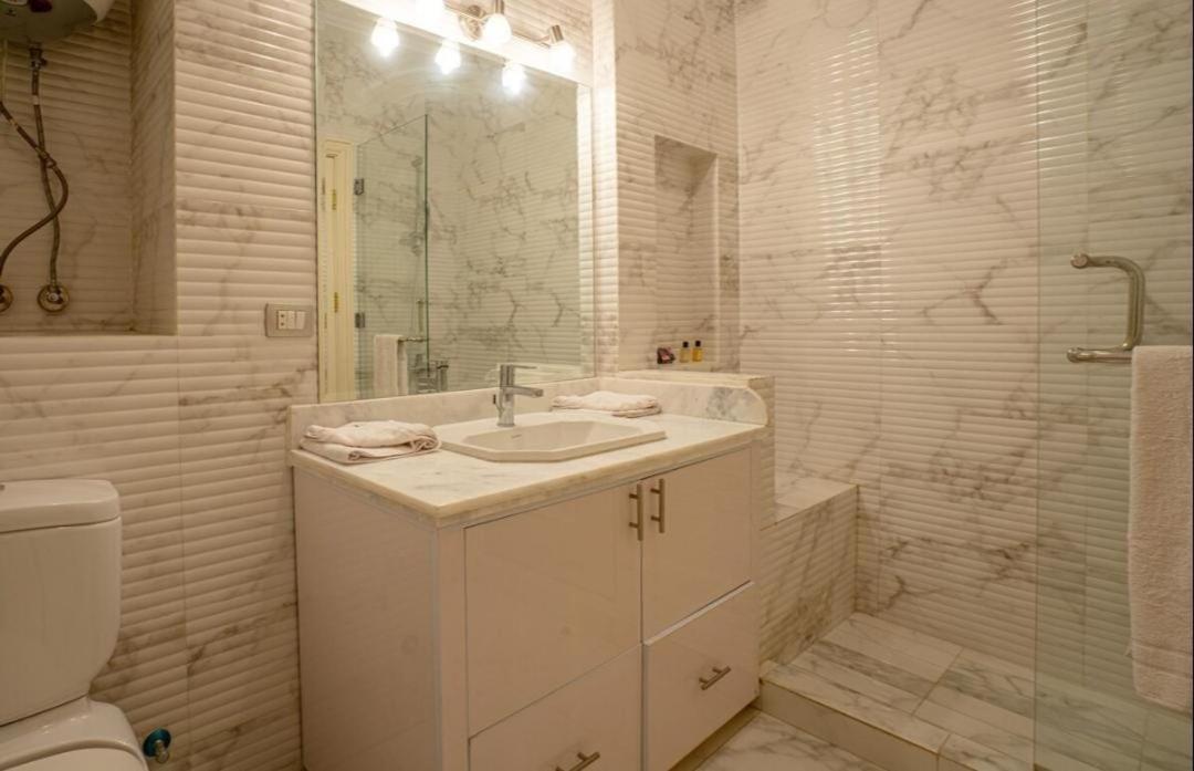 The Residential Near Auc By Elegant Apartment *