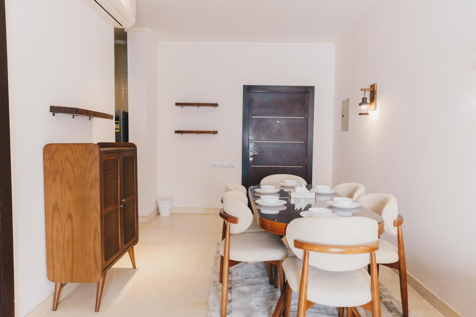 The Residential Near Auc By Elegant Apartment